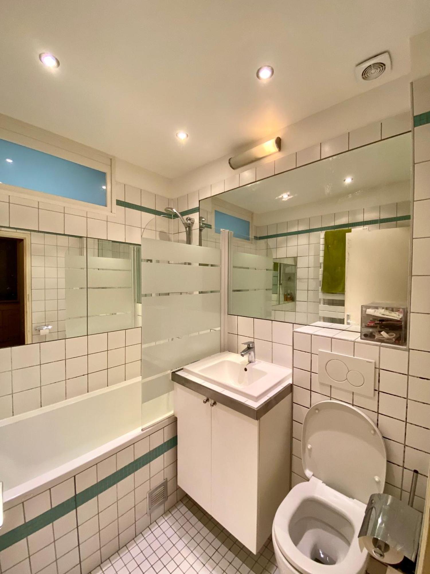 Canal St Martin Apartment Paris